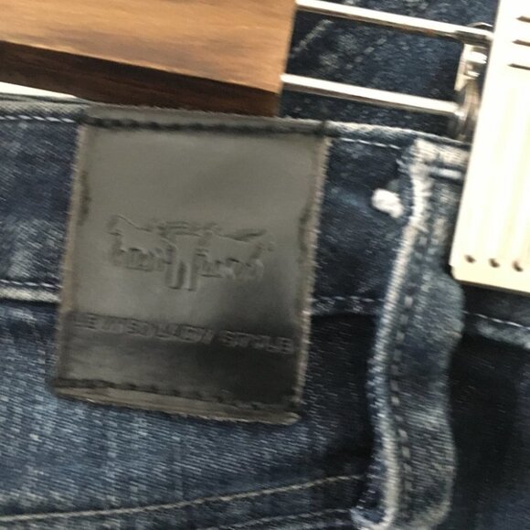 Levi’s Lady Style Cropped Jeans - Picture 9 of 11